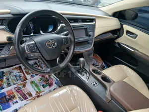Toyota Avalon XLE Premium Sedan FWD (3.5L 6cyl 6A) 2013 Brown