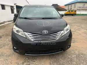 Toyota Sienna XLE 7-Passenger 4dr Minivan AWD (3.5L 6cyl 6A) 2015 Black