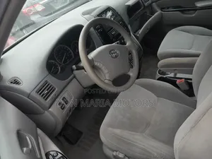 Toyota Sienna 2004 Silver