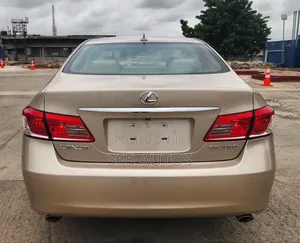 Lexus ES 350 2011 Gold