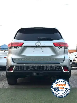 Toyota Highlander Limited Platinum 4x4 V6 (3.5L 6cyl 8A) 2017 Silver