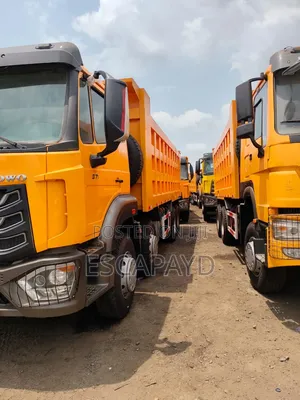Brand New Sinotruk 12-Tire Heavy Duty Truck - Powerful Reliable!