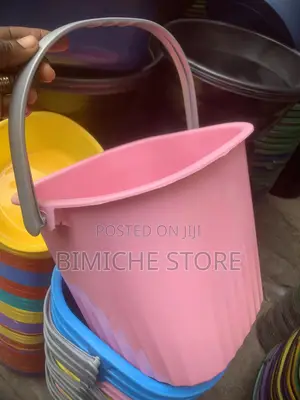 Souvenirs Classy Bucket (12 Pieces)