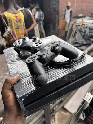 Playstation 4 With Its Complete Gadgets/Accessories