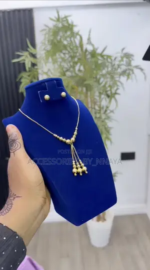 Glittering Gold Necklace Set