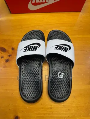 Nike Benassi