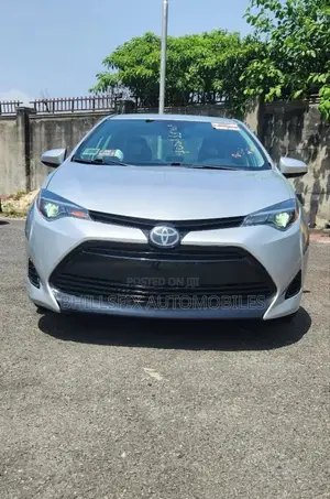 Toyota Corolla LE (1.8L 4cyl 2A) 2018 Silver