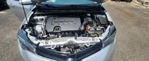 Toyota Corolla LE (1.8L 4cyl 2A) 2018 Silver