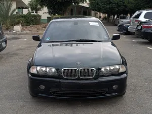 BMW 320i Sedan RWD 1999 Green