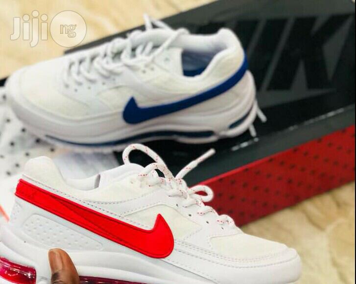 nike white canvas sneakers