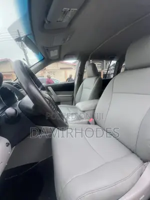 Toyota Highlander SE 2012 Gray