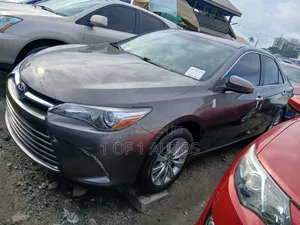 Toyota Camry XLE 4dr Sedan (2.5L 4cyl 6A) 2016 Gray