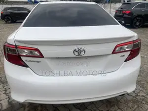 Toyota Camry SE V6 4dr Sedan (3.5L 6cyl 6A) 2013 White