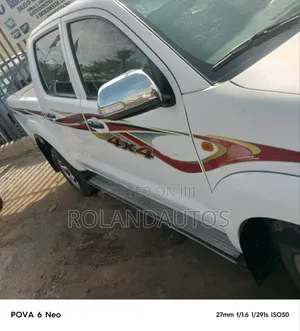 Toyota Hilux 2.5 D-4D 4X4 SRX 2010 White