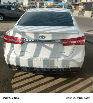 Toyota Avalon XLE 4dr Sedan (3.5L 6cyl 6A) 2014 White
