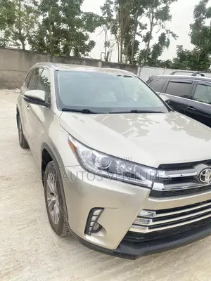 Toyota Highlander XLE V6 4x4 (3.5L 6cyl 6A) 2016 Beige