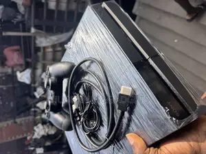 Playstation 4 With 1 Wireless Controller and Its Accessories