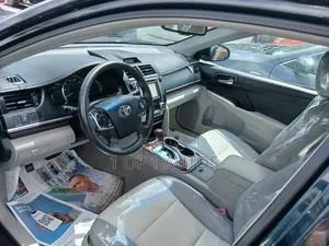Toyota Camry XLE 4dr Sedan (2.5L 4cyl 6A) 2012 Gray