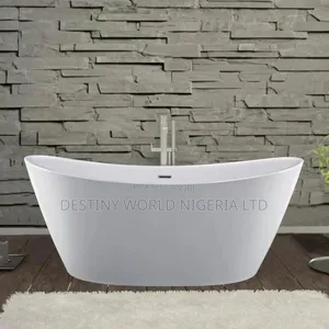 Bathtub in White Curved