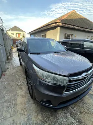Toyota Highlander LE 4dr SUV AWD (3.5L 6cyl 6A) 2015 Brown