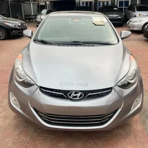 Hyundai Elantra Limited Sedan FWD (1.8L 4cyl 6A) 2013