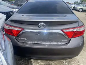 Toyota Camry XLE 4dr Sedan (2.5L 4cyl 6A) 2017 Gray