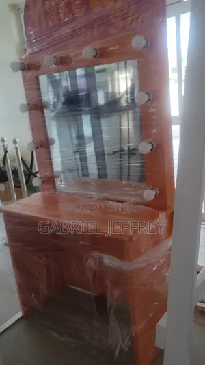 Make Up Stand