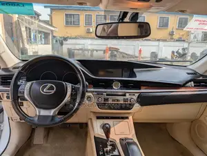 Lexus ES 350 FWD 2014 White