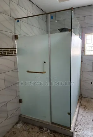 Luxury 10mm Frosted Tempered Shower Glass Cubicle With Gold Accessorie