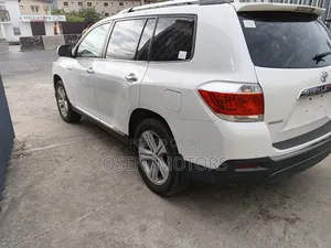 Toyota Highlander Limited 2012 White