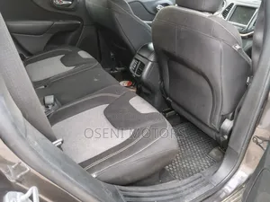 Jeep Cherokee Sport 4dr SUV 4WD (2.4L 4cyl 9A) 2014 Gray