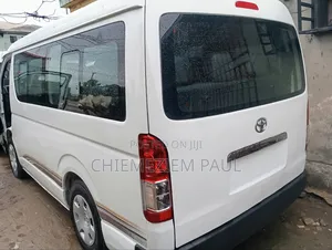 Toyota HiAce 2014 White