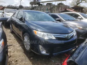 Toyota Camry XLE V6 4dr Sedan (3.5L 6cyl 6A) 2013