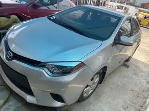 Toyota Corolla LE 4dr Sedan (1.8L 4cyl CVT) 2015 Silver