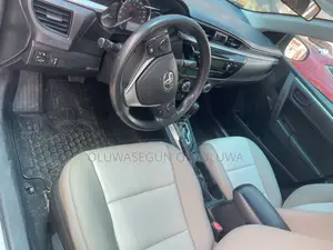 Toyota Corolla LE 4dr Sedan (1.8L 4cyl CVT) 2015 Silver