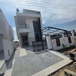 5bdrm Duplex in Sangotedo for sale
