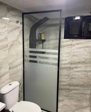 Shower Cubicle Fix 10mm Thickness Quality Glass With Black Profile