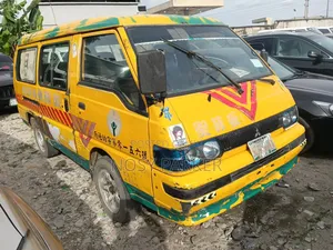 Mitsubishi L300 2005 Yellow