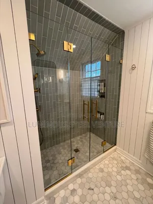 Shower Cubicle Into Elegance: Tempered Glass CNG  