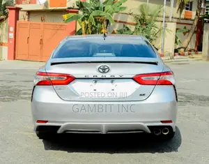 Toyota Camry SE (2.5L 4cyl 8A) 2019 Silver