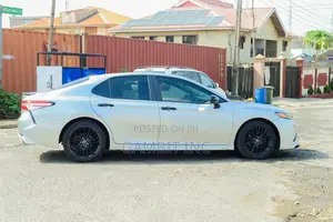 Toyota Camry SE (2.5L 4cyl 8A) 2019 Silver