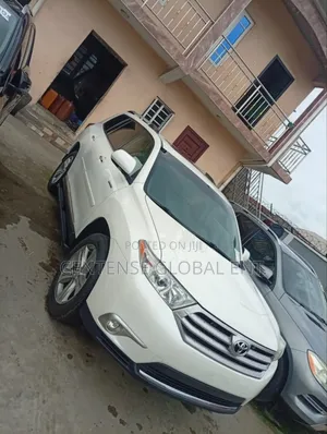 Toyota Highlander Limited 3.5l 4WD 2013 White
