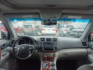 Toyota Highlander Limited 3.5l 4WD 2013 White