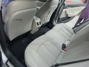 Hyundai Sonata Limited Sedan FWD (2.4L 4cyl 6A) 2017 Silver
