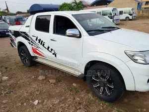 Toyota Hilux 2018 White