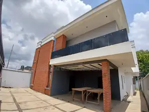5bdrm Apartment in Elebu, Oluyole for sale