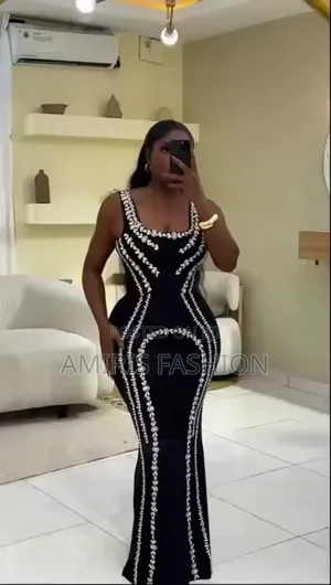 Very Beautiful Sleeveless Dinner Long Gown
