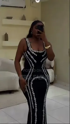 Very Beautiful Sleeveless Dinner Long Gown