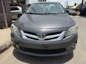 Toyota Corolla LE 4dr Sedan (1.8L 4cyl 4A) 2013 Gray