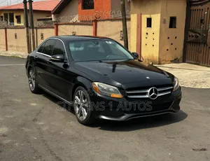 Mercedes-Benz C300 Luxury Sedan RWD (2.0L 4cyl 7A) 2016 Black